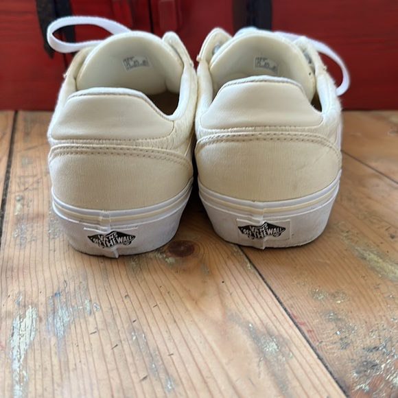 Vans women’s size 10, cream and white ortholite - Picture 4 of 8